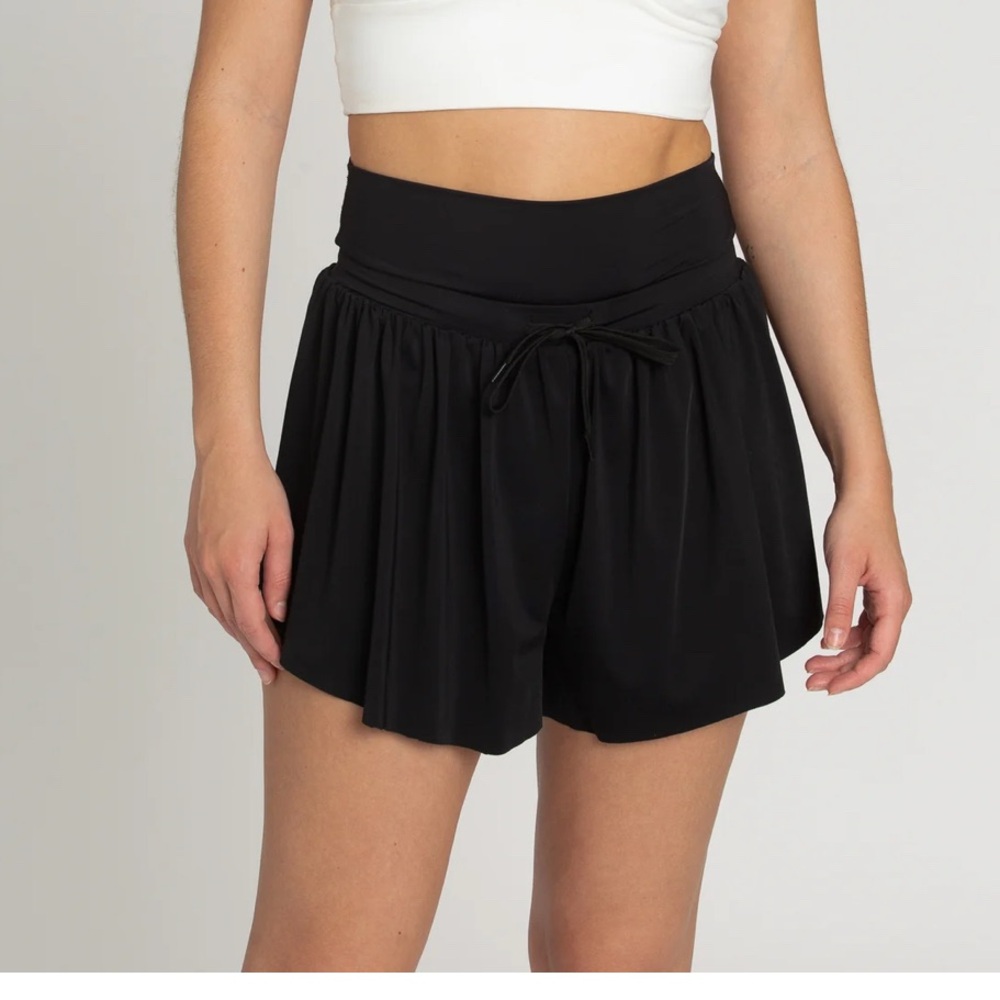 Women's GOLD HINGE go with the flow shorts